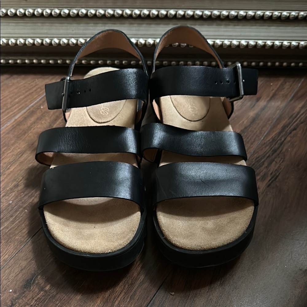 Madewell Black Sandals with Chunky Design